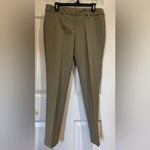 Anne Klein olive green slim ankle pants in size 6